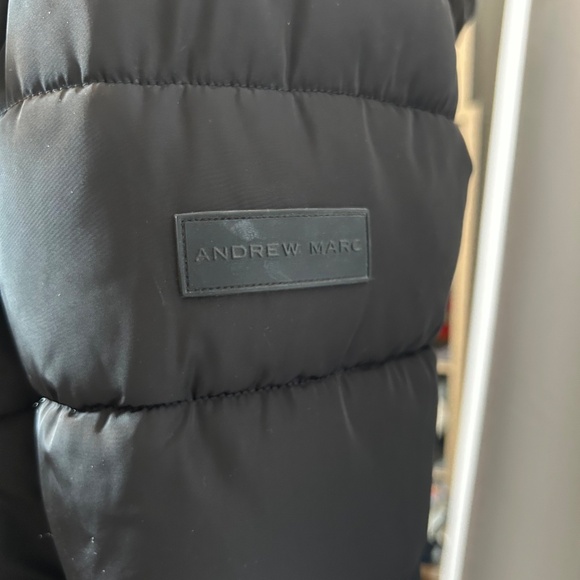 ANDREW MARC BLACK PUFFER PARKA WITH A FAUX FUR-LINED HOOD - SIZE MEDIUM - Picture 3 of 6